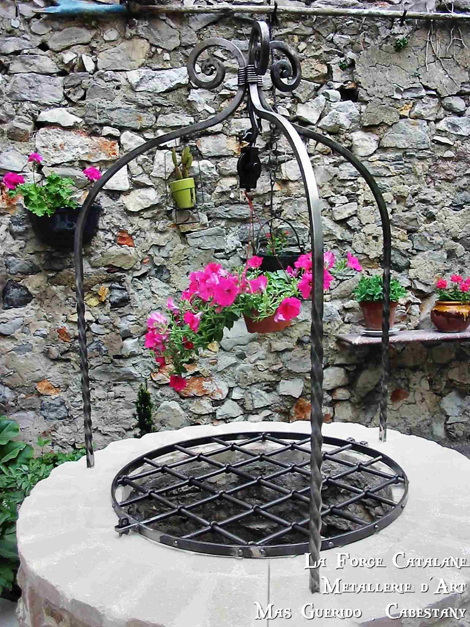 couverture puit ouvrante et palan a corde travail forge forge catalane.jpg